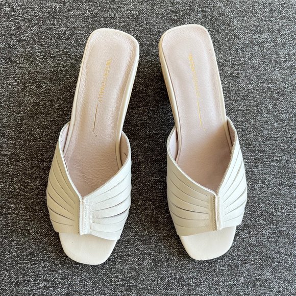 Intentionally Blank Shoes - Picture 2 of 5